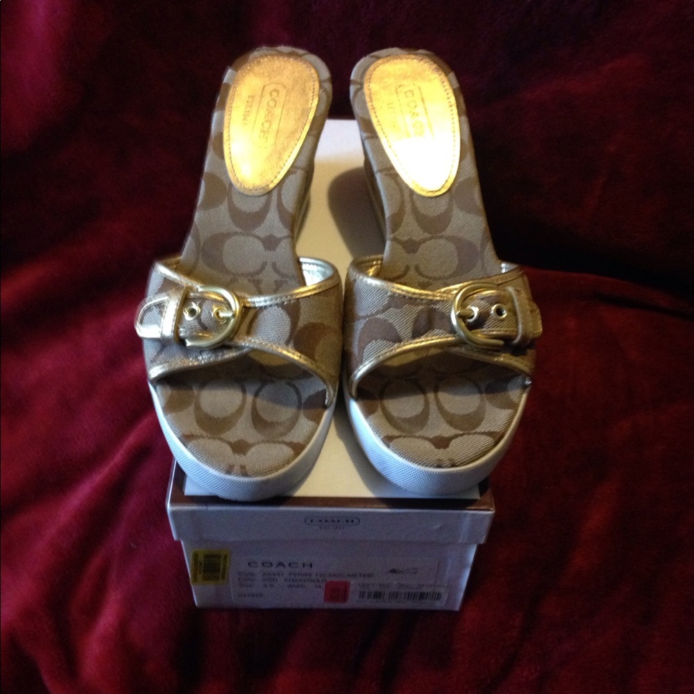 Coach Perry Gold/Khaki Sandals 9 GUC